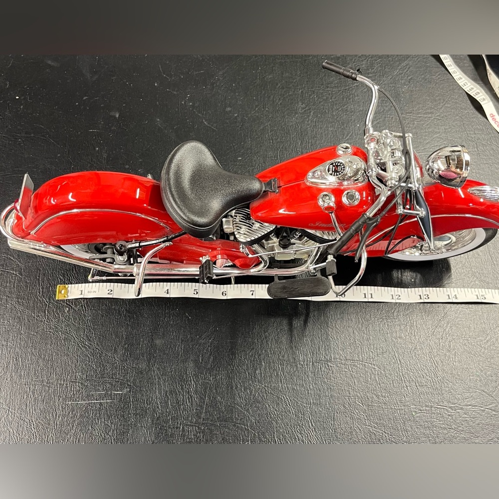 1948 Indian Chief die-cast motorcycle - Picture 10 of 11